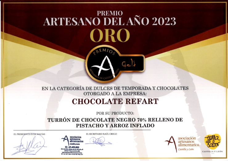 Pack 3 turrones: Leche-avellanas, negro-almendra, negro-pistacho.