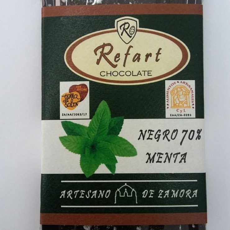 Tableta de chocolate negro 70% con menta.